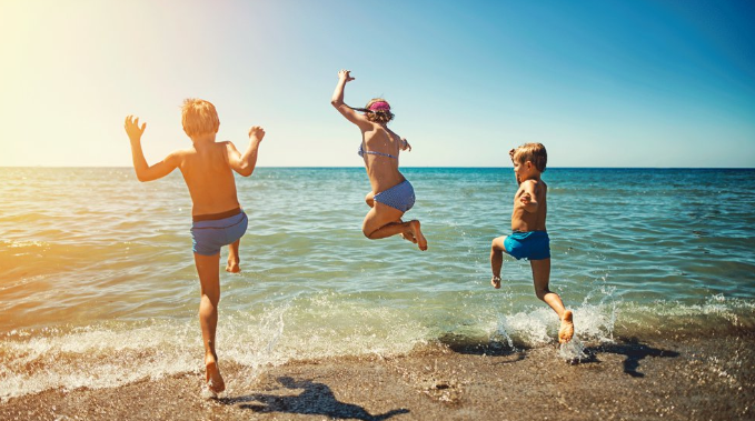 Quelles destinations de vacances plaisent le plus aux enfants en France ?
